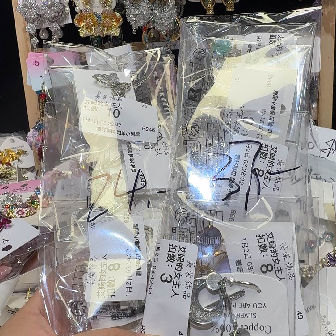 艾***人合成立方氧化锆铜合金其他（人造材质）