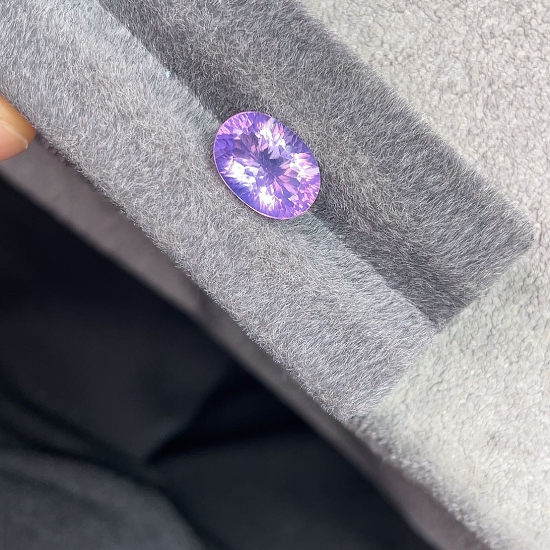 紫晶裸石未镶嵌6.28Ct。