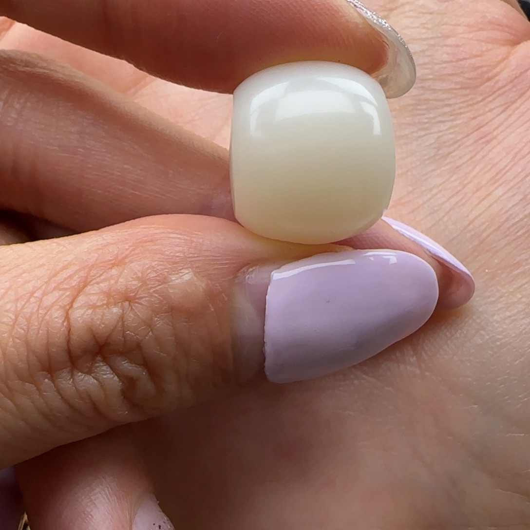 石英质玉颈饰未镶嵌爱****?