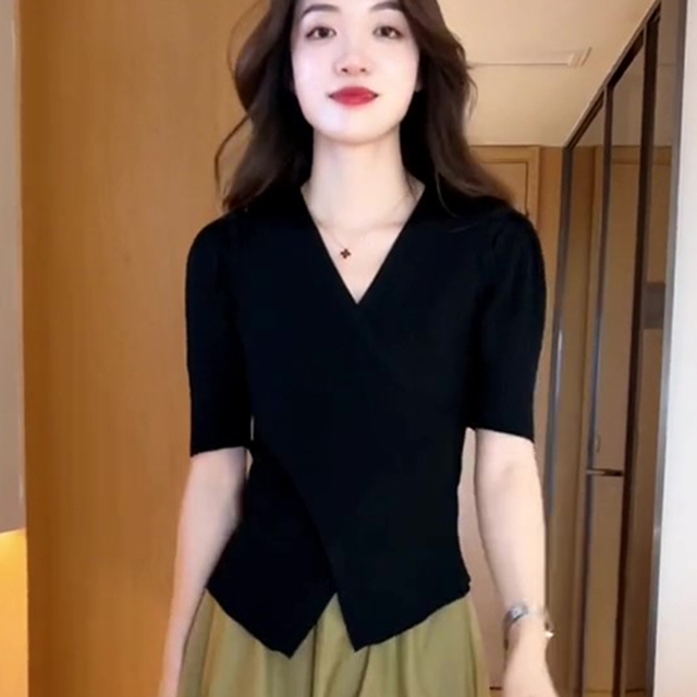 不规则交叉V领冰丝针织衫女短袖2025新款夏季修身显瘦短款上衣女
