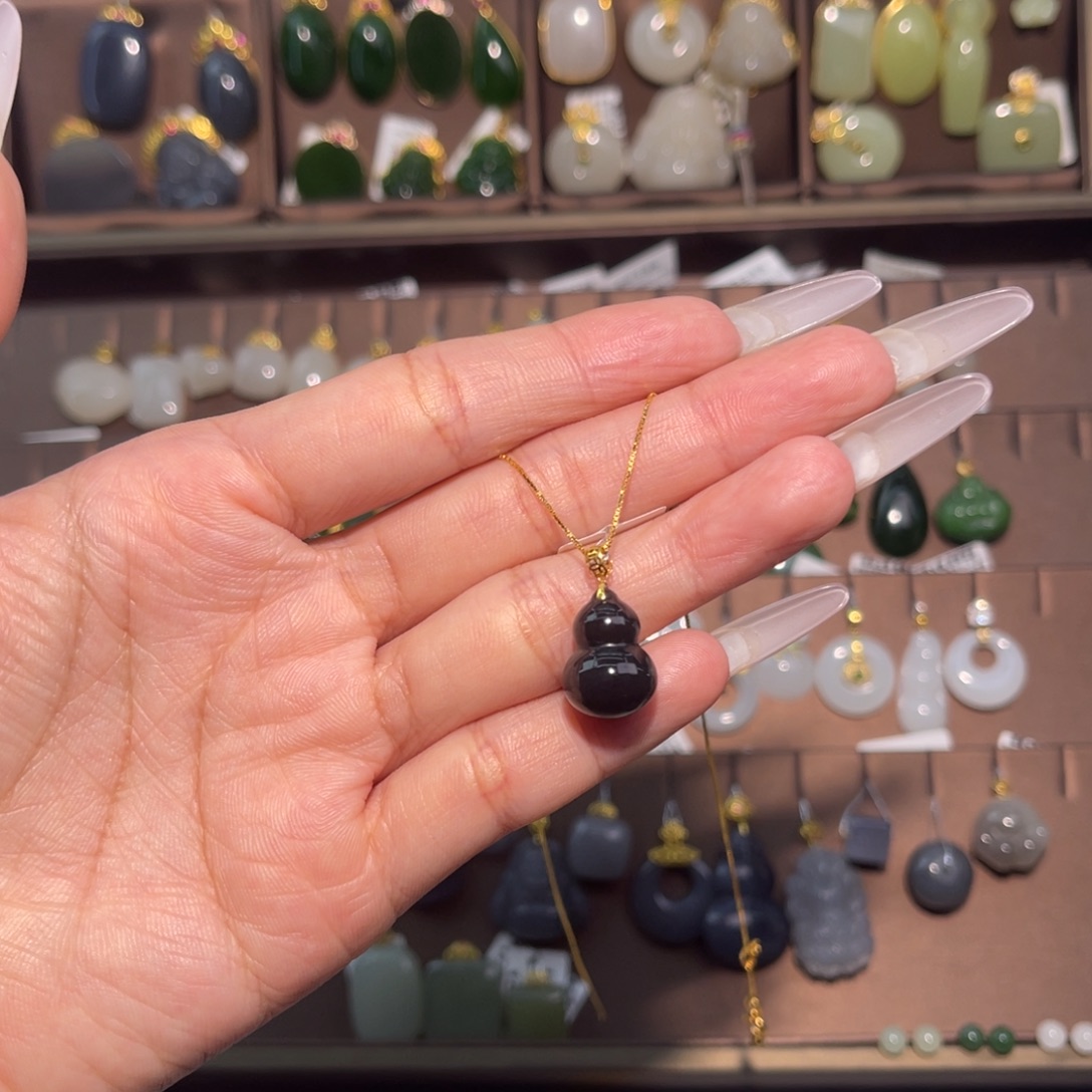 和田玉18K金镶嵌吊坠(赠链)