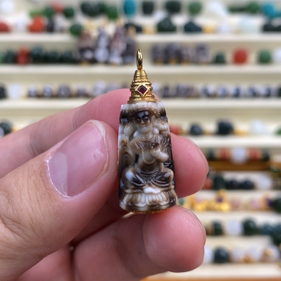 玛瑙/玉髓颈饰18K金镶嵌