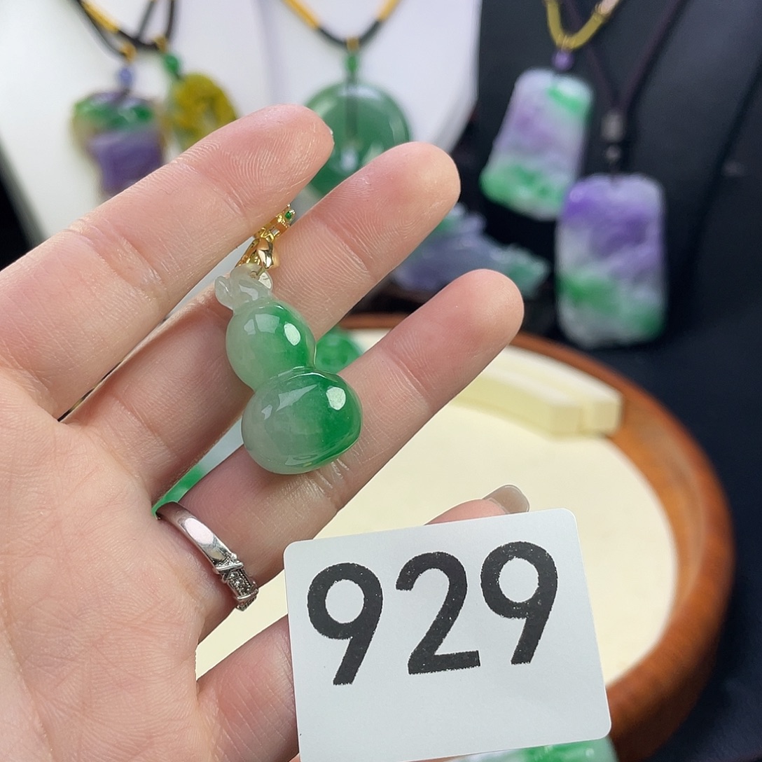 翡翠未镶嵌吊坠(赠链)