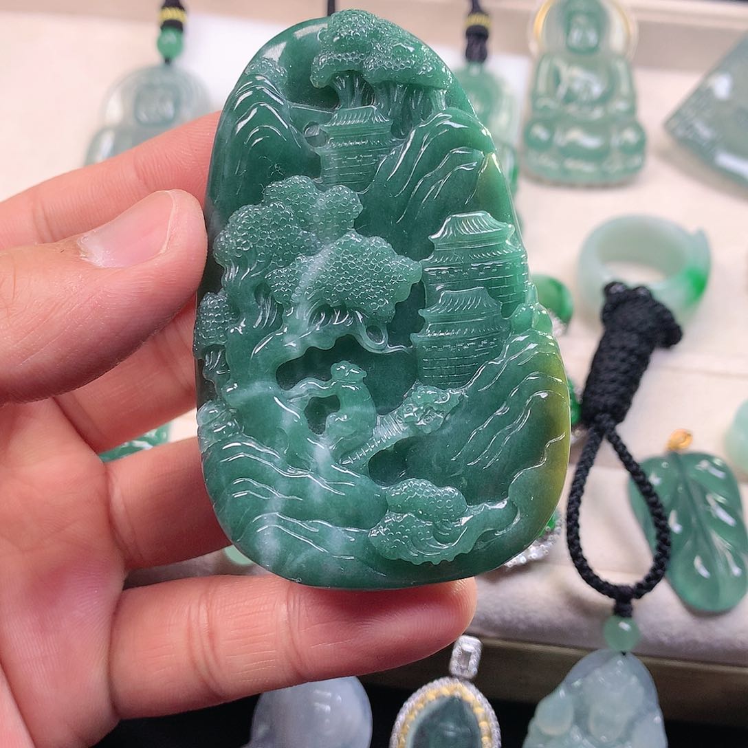 翡翠颈饰未镶嵌翡翠