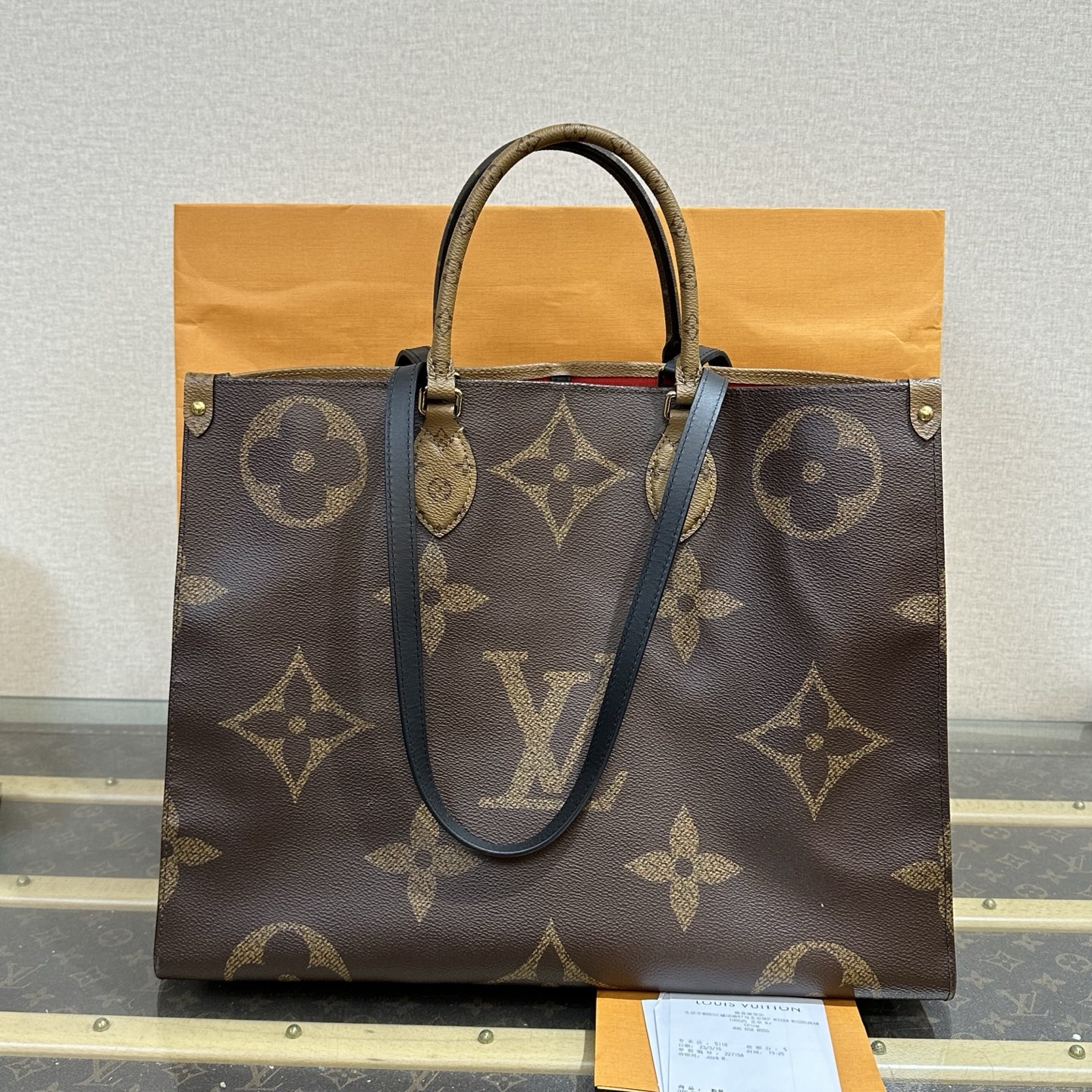 95新 LV 老花 onthego大号手提单肩包 24272