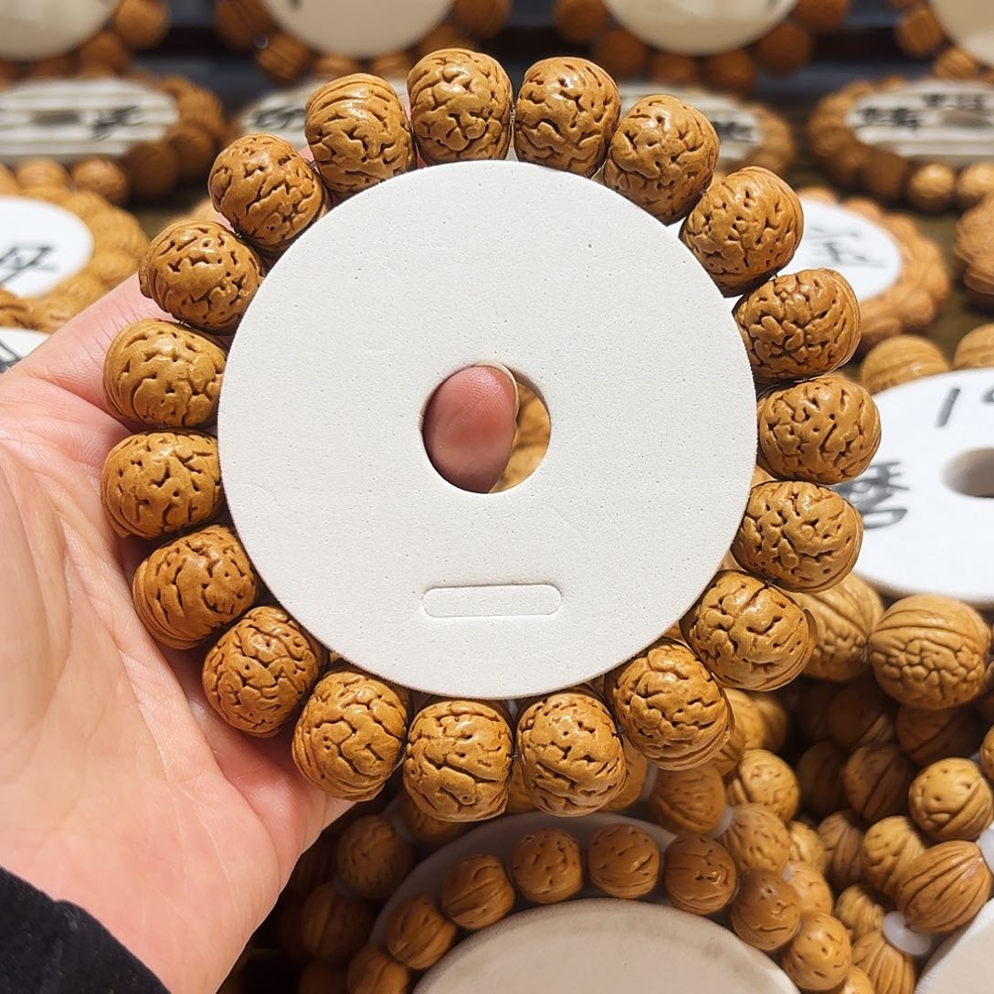 腊*17加树王纽扣桃核手串