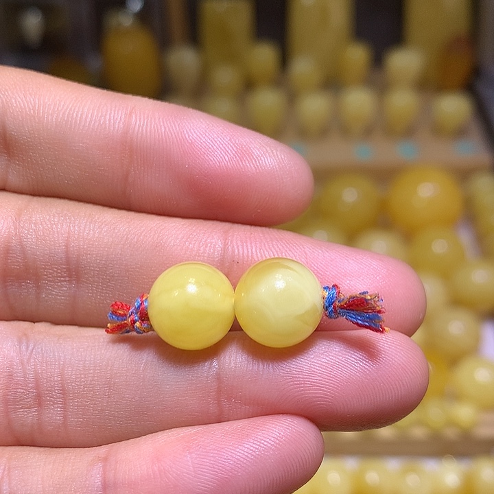 裸石蜜蜡未镶嵌天然俄料白花蜜蜡圆珠10.7左右