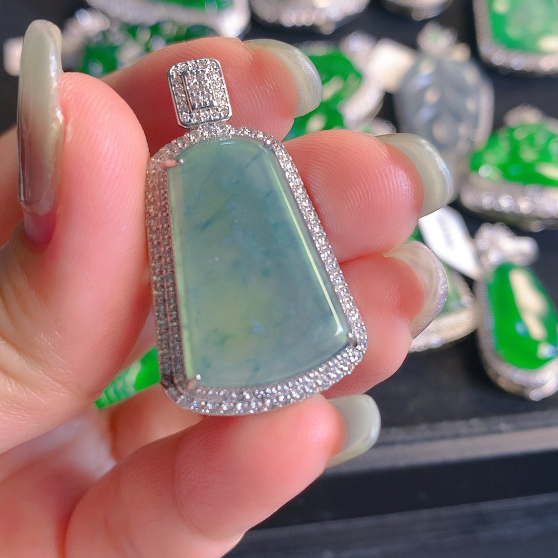 翡翠颈饰未镶嵌翡翠