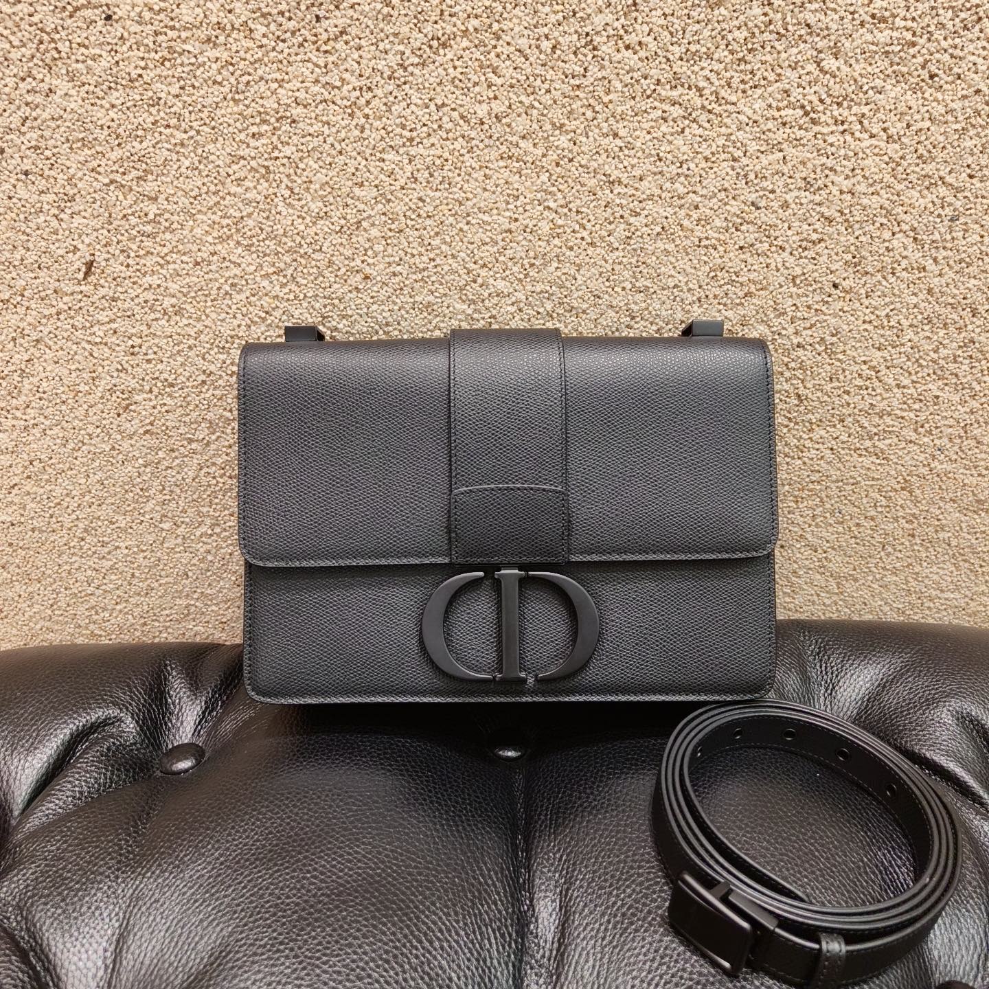 99新 DIOR/迪奥 蒙田30 so black 纯黑粒面牛皮单肩斜挎包！