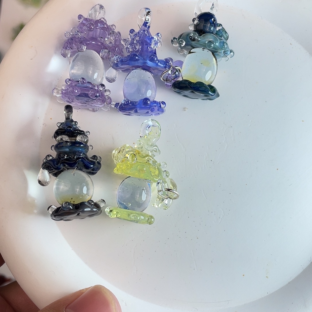 颈饰玻璃花灯吊坠！