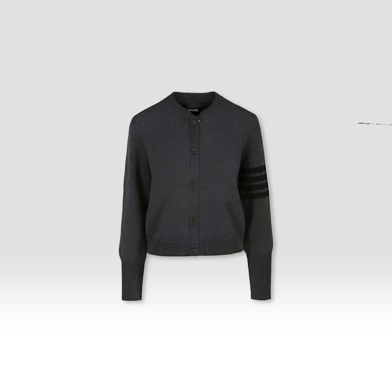 原厂特价清！拍完则无！拼色合身圆领长袖套头衫 R619