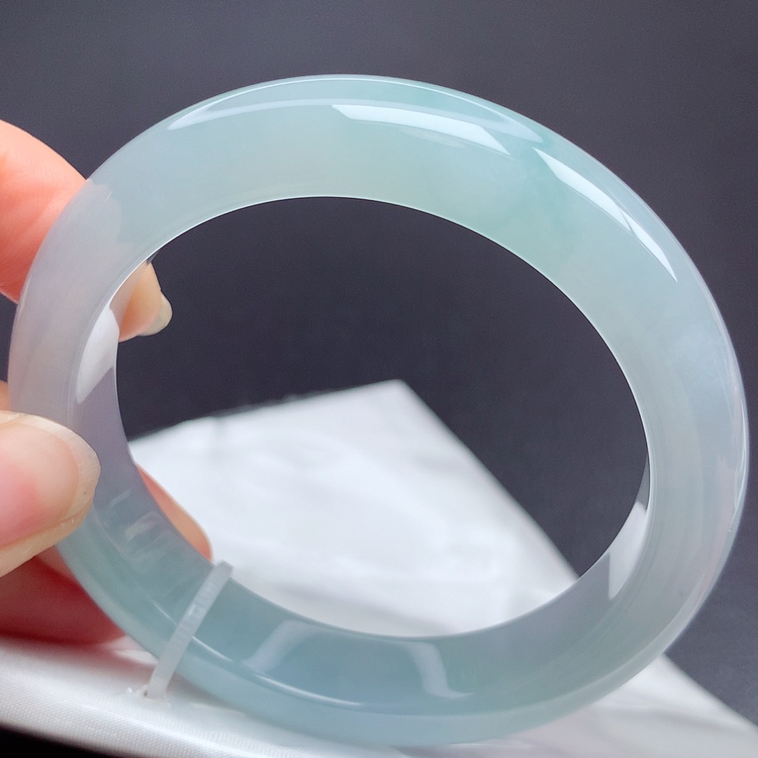 翡翠手镯未镶嵌11n n n n n n n