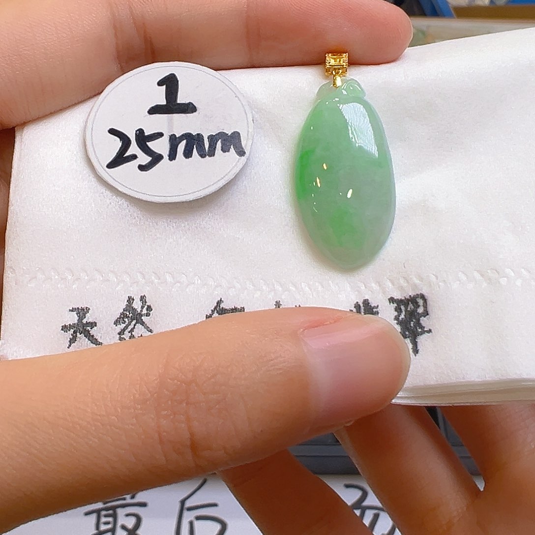 翡翠颈饰18K金镶嵌翡翠