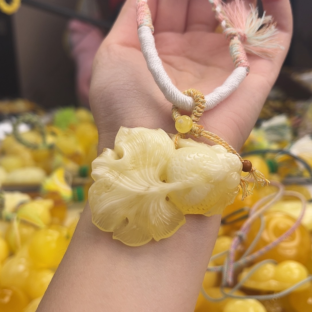 裸石琥珀未镶嵌12g鱼