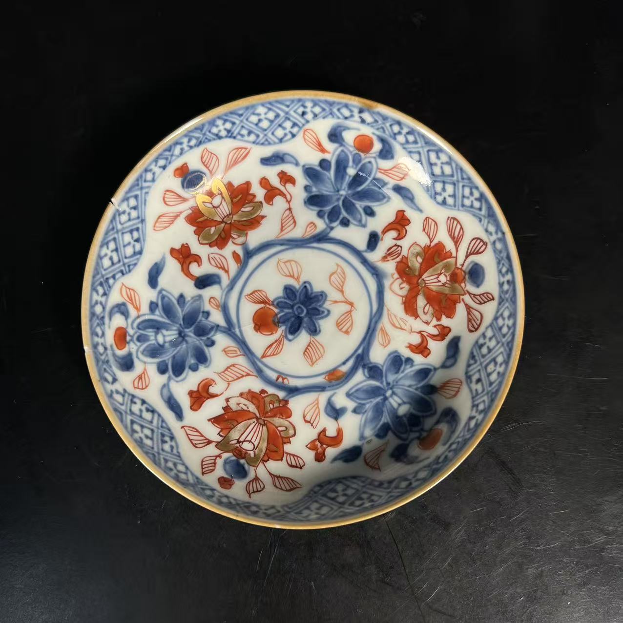 青花花卉矾红描金小盘
