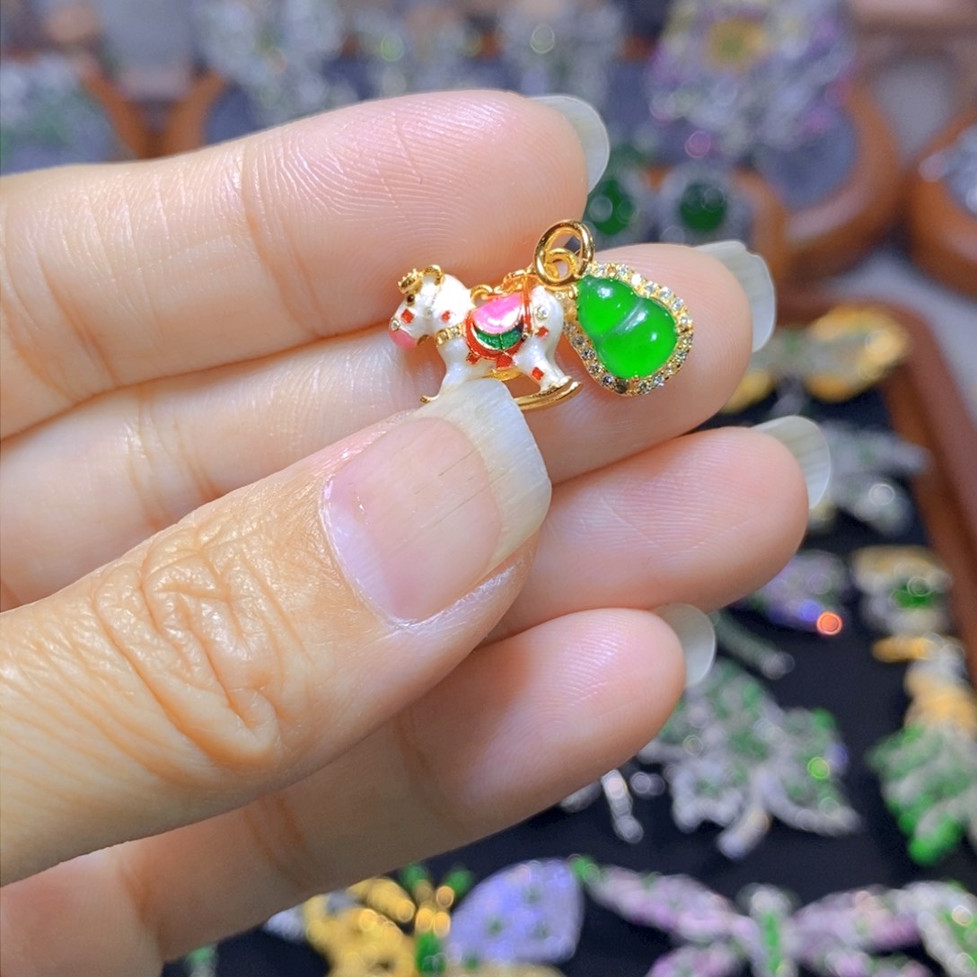 翡翠颈饰银S925镶嵌天然翡翠