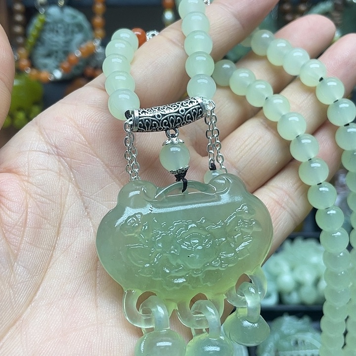 未镶嵌蛇纹石玉颈饰