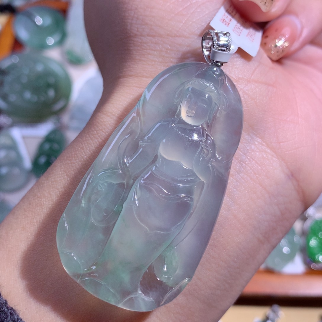 翡翠颈饰18K金镶嵌冰观音