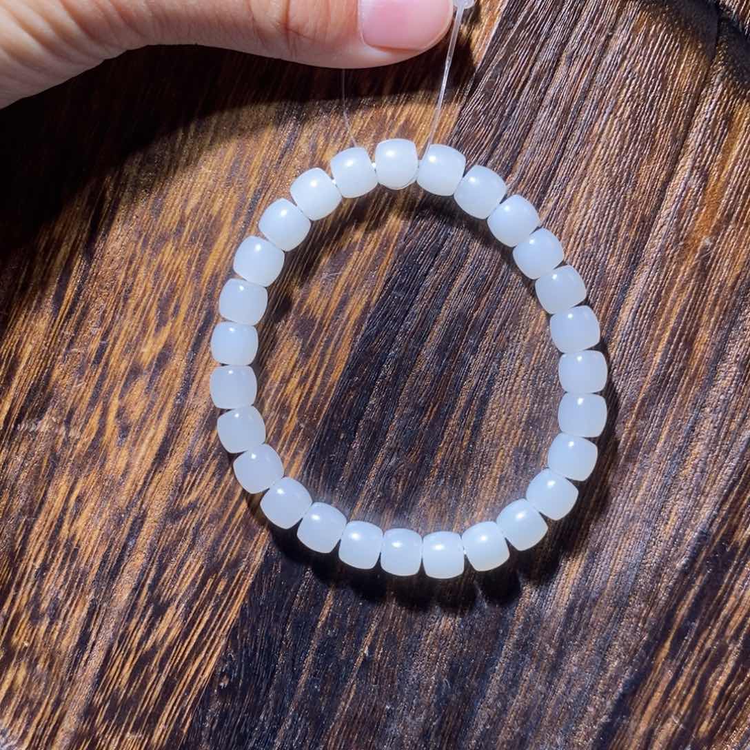 和田玉手串未镶嵌8m直切