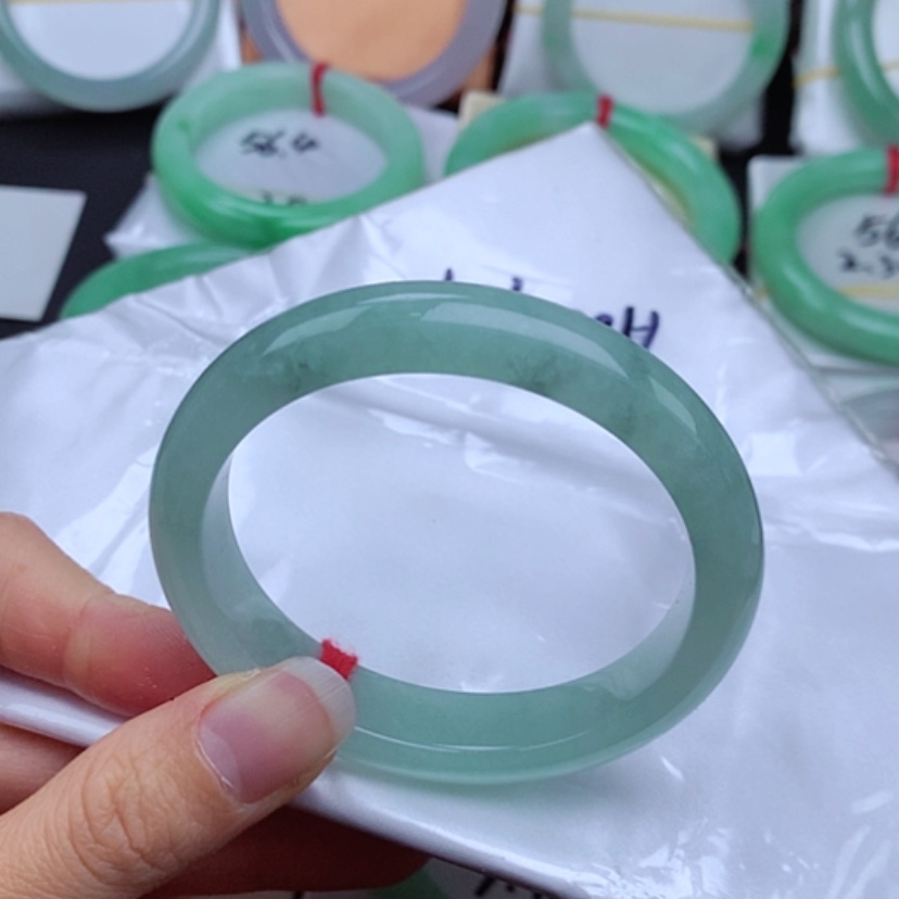 【闪购商品】翡翠手镯未镶嵌            贵妃54 冰蓝色