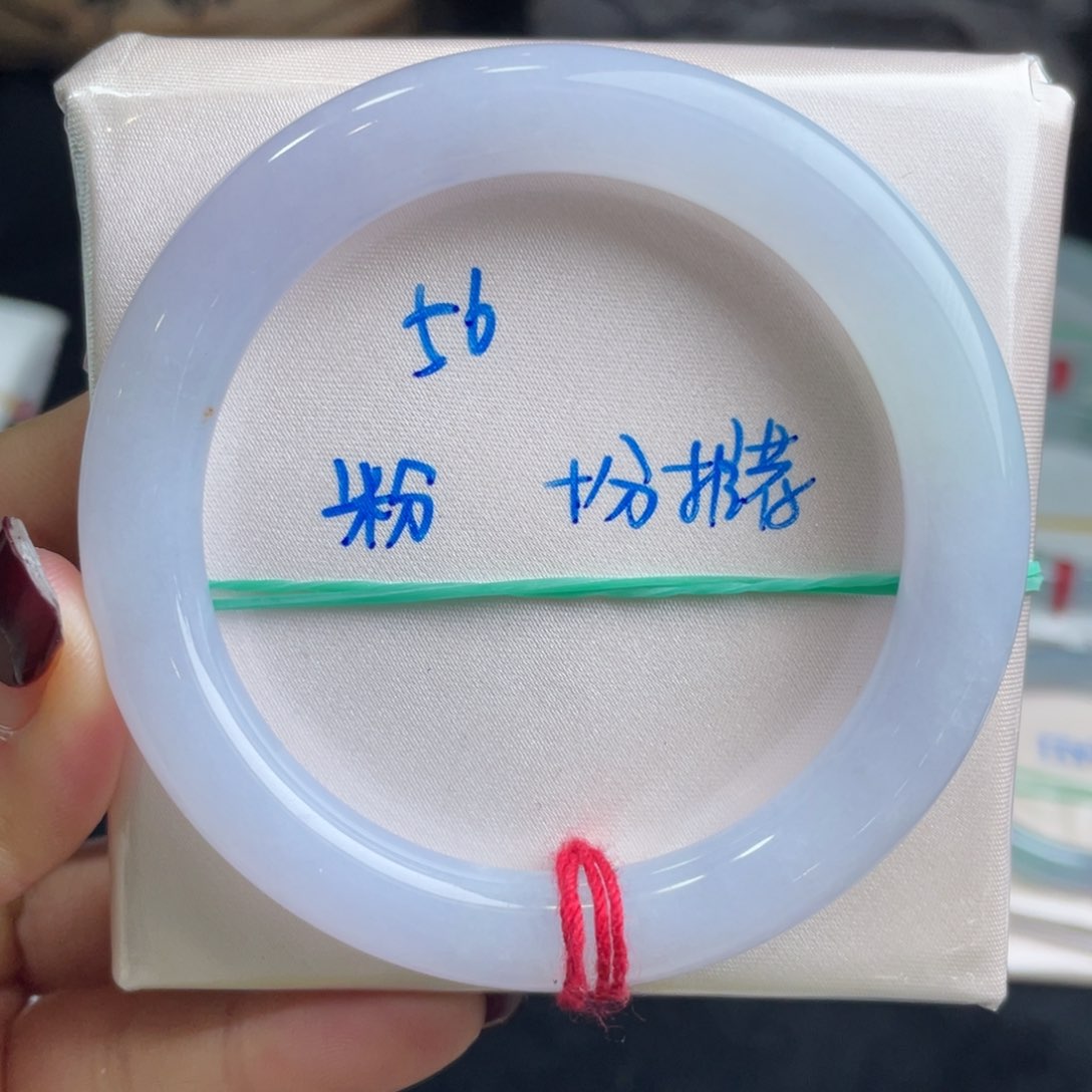 翡翠手镯未镶嵌翡翠手镯