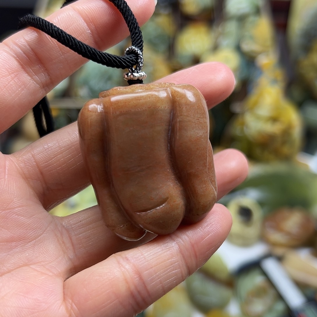 岫玉未镶嵌颈饰辽阳红彩椒