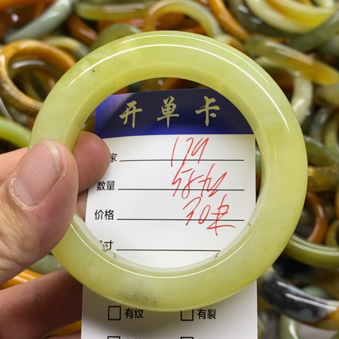 蛇纹石玉未镶嵌手镯