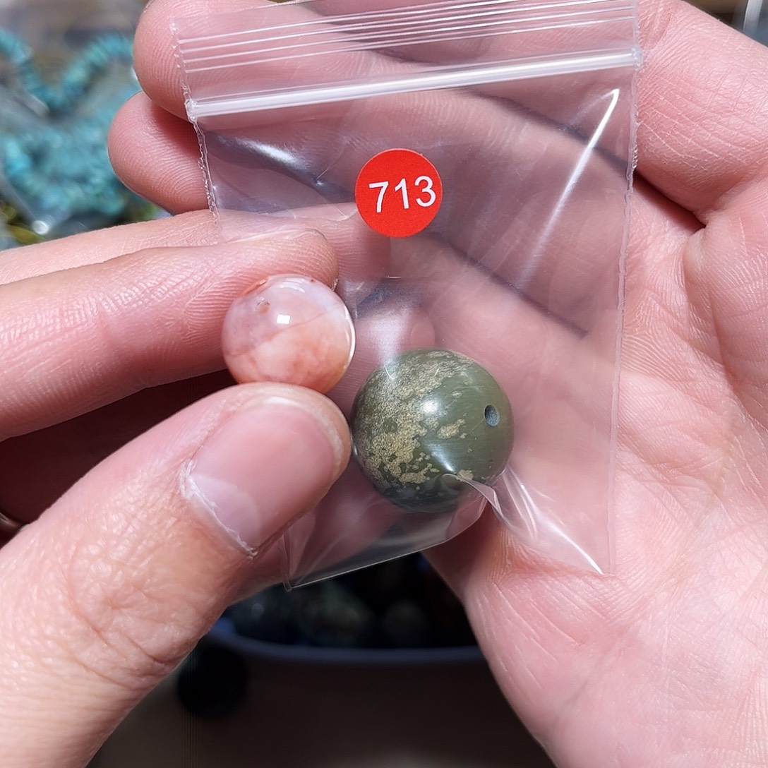 小***草南红玛瑙未镶嵌珠宝奇石