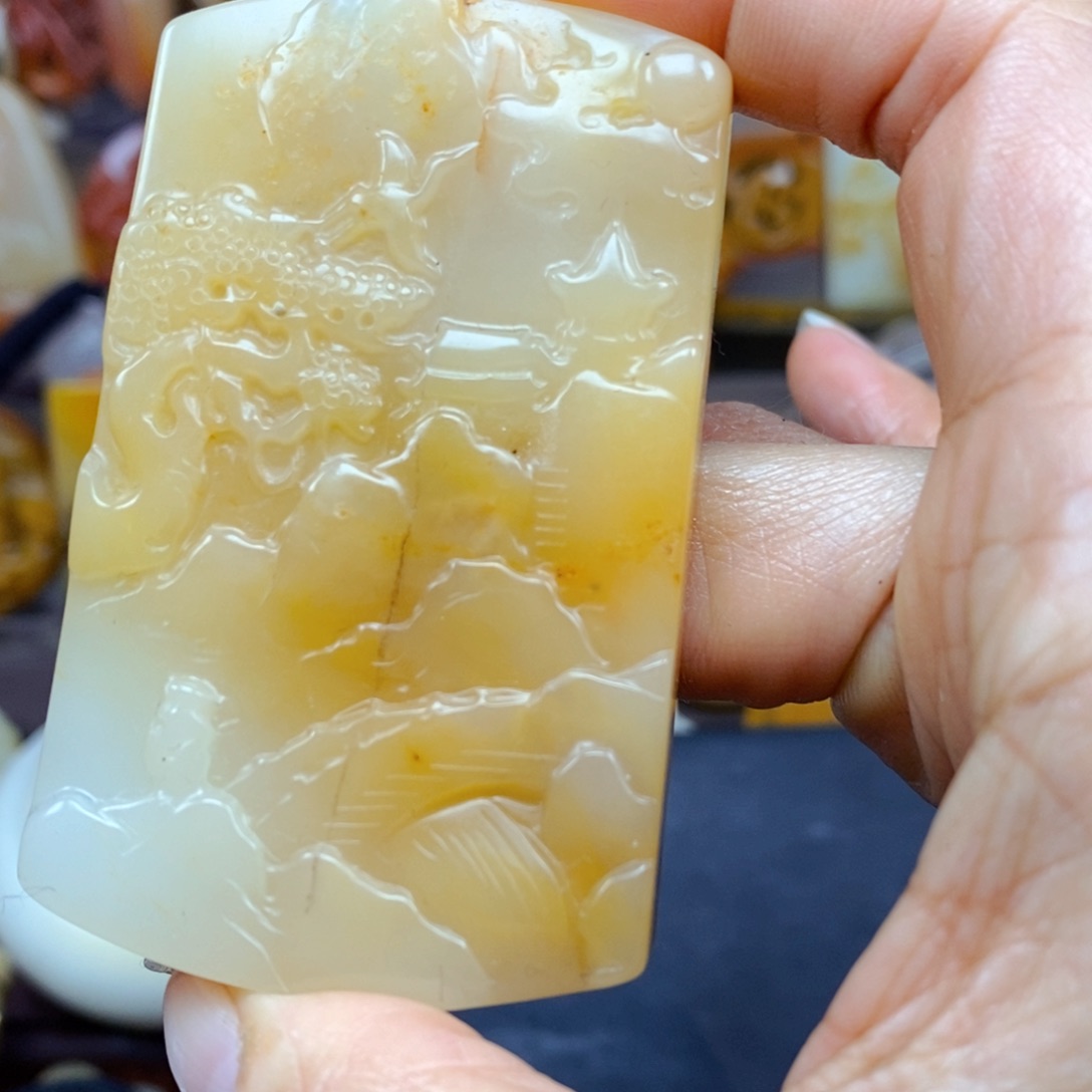 石英质玉（黄龙玉）颈饰未镶嵌