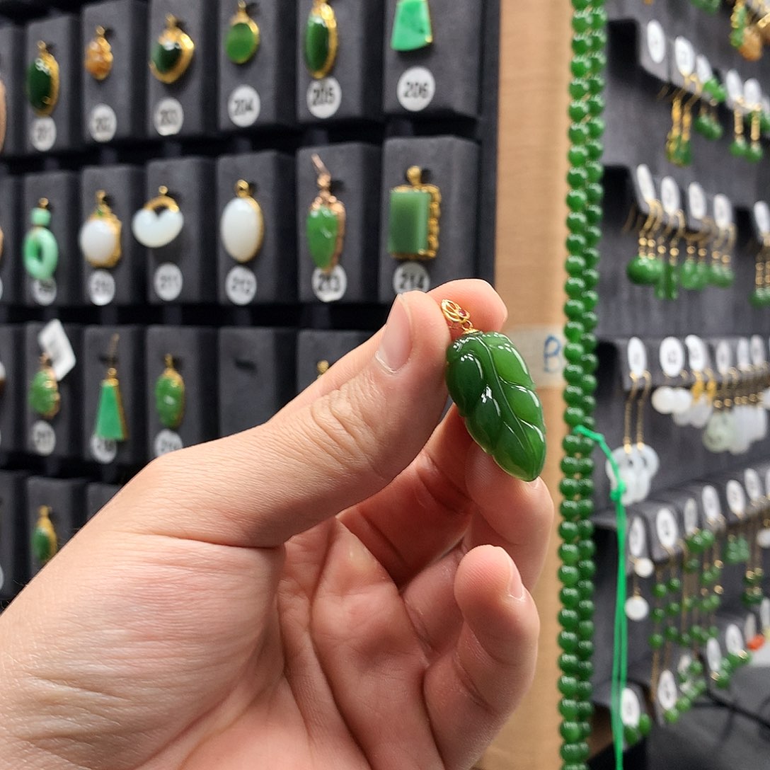 和田玉颈饰18K金镶嵌