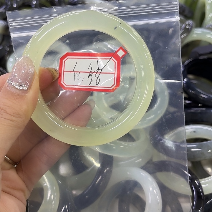 白***子蛇纹石玉未镶嵌手镯
