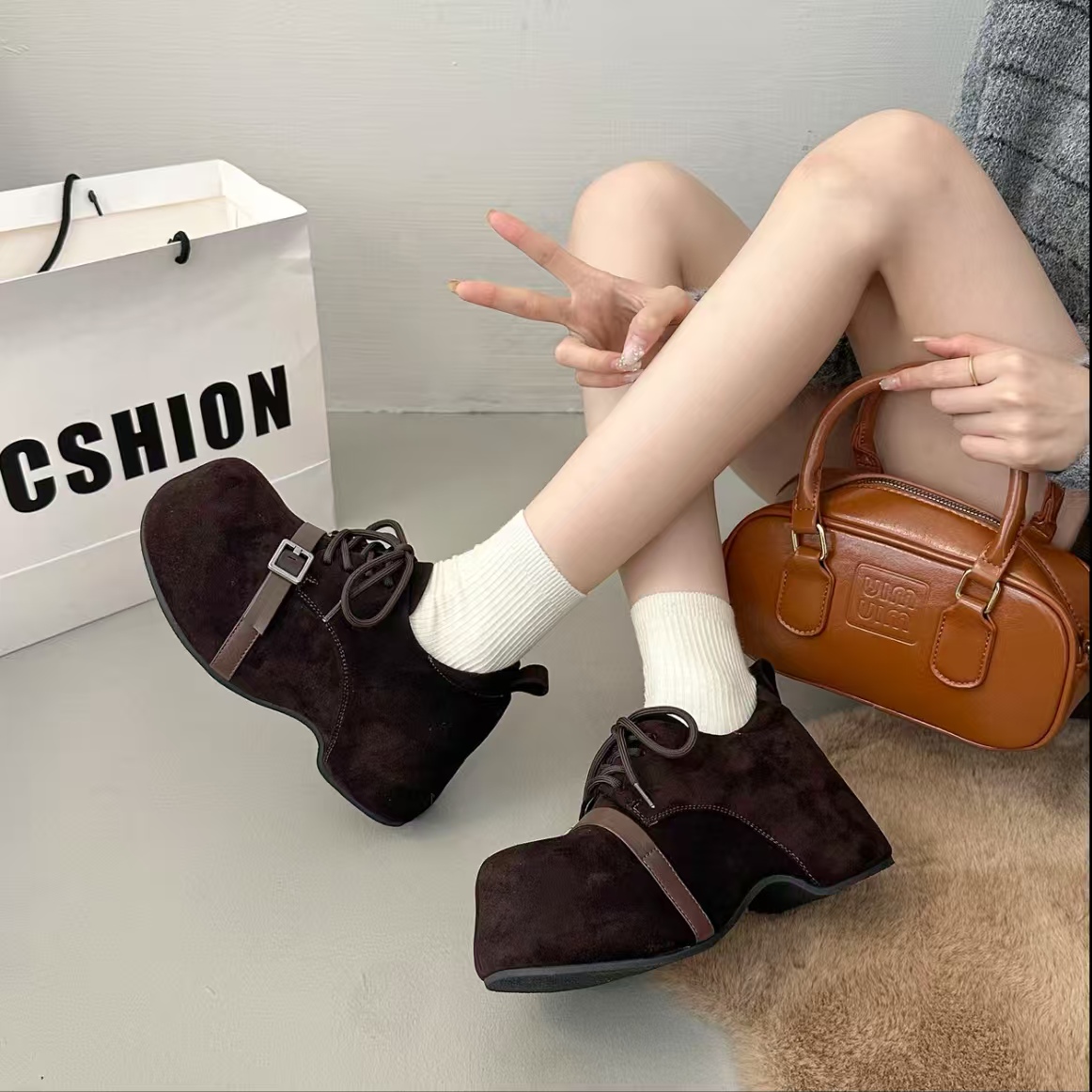 2025新款磨砂搭扣系带松糕厚底内增高百搭女鞋时装马蹄鞋