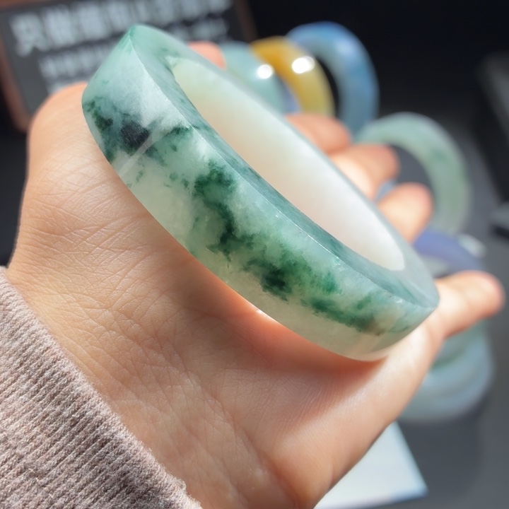 定制翡翠未镶嵌翡翠手镯