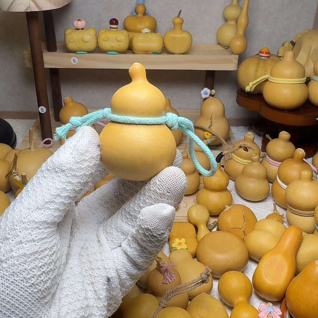 莉***莉肥嘟嘟的小奶瓶子