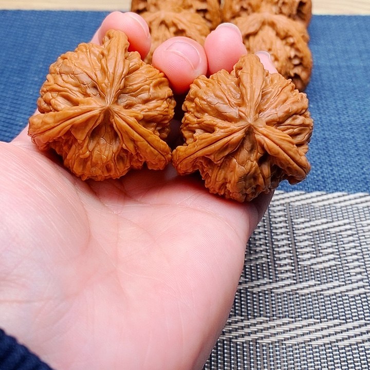 我***的吊坠文玩核桃三棱