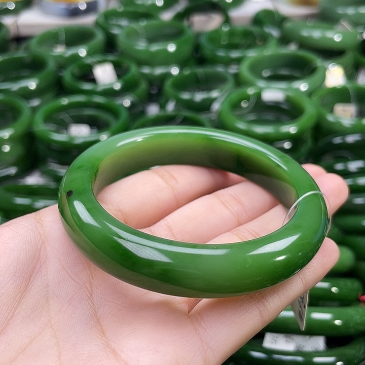 未镶嵌手镯和田玉（碧玉）