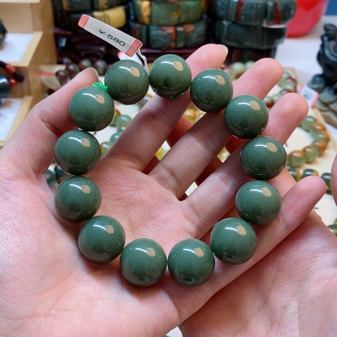 透闪石质玉未镶嵌手串