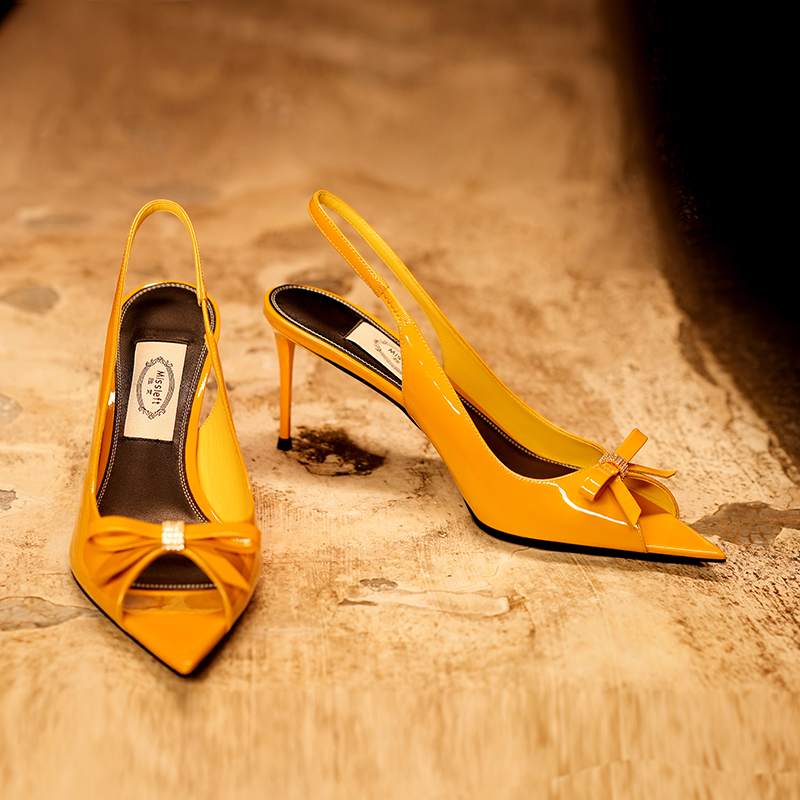 【蝶起】2025夏季新款鱼嘴高跟鞋牛漆皮气质蝴蝶结一字带凉鞋女细跟