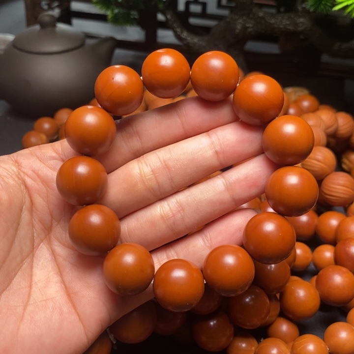 手串橄榄核1.7尺寸红料光珠