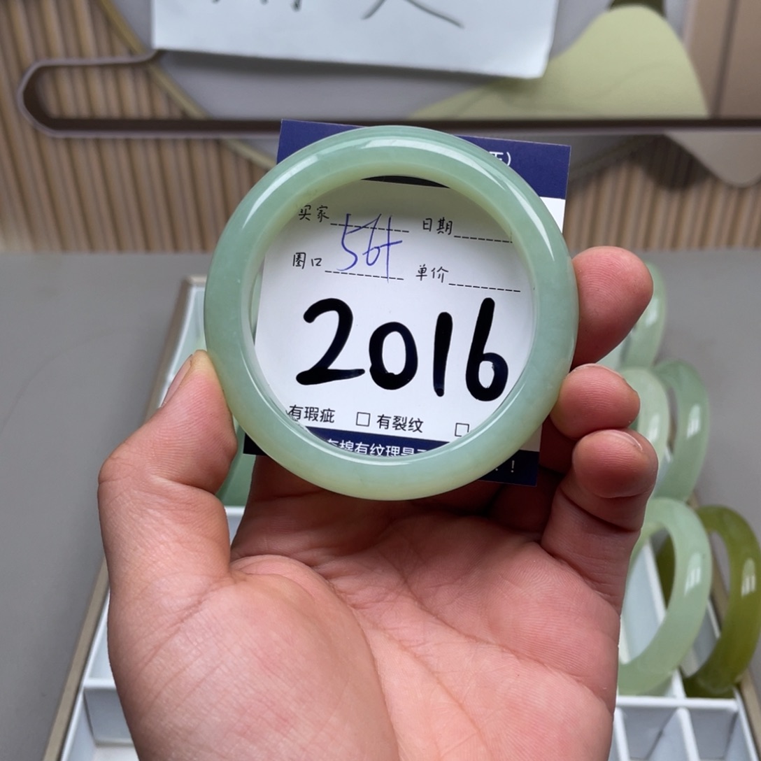 岫玉手镯手镯未镶嵌
