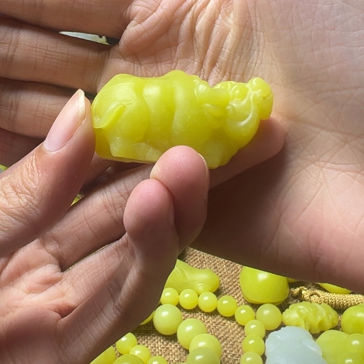 东***光定制抛光黄牛吊坠