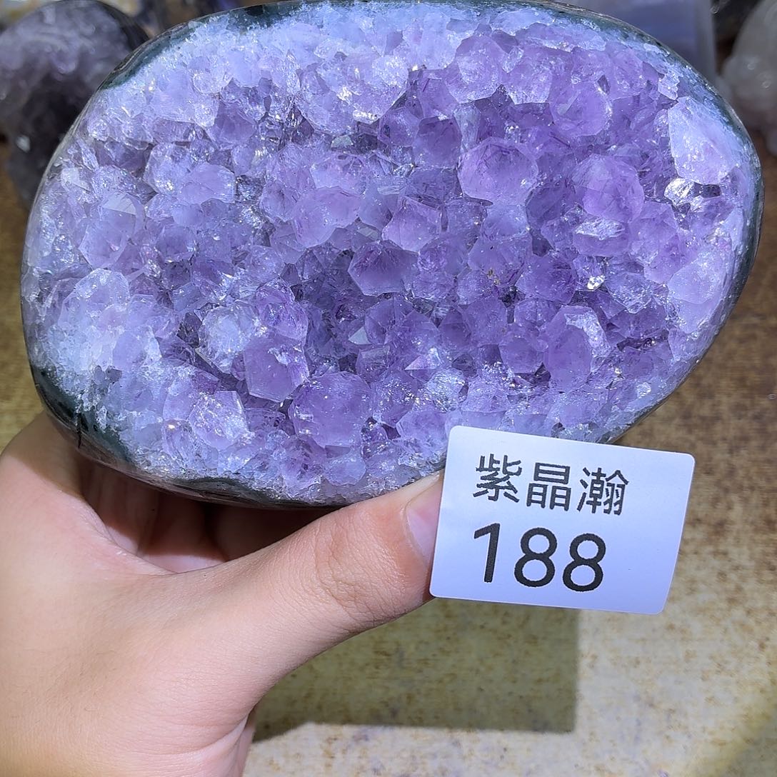 未镶嵌水晶大型摆件（非配饰）