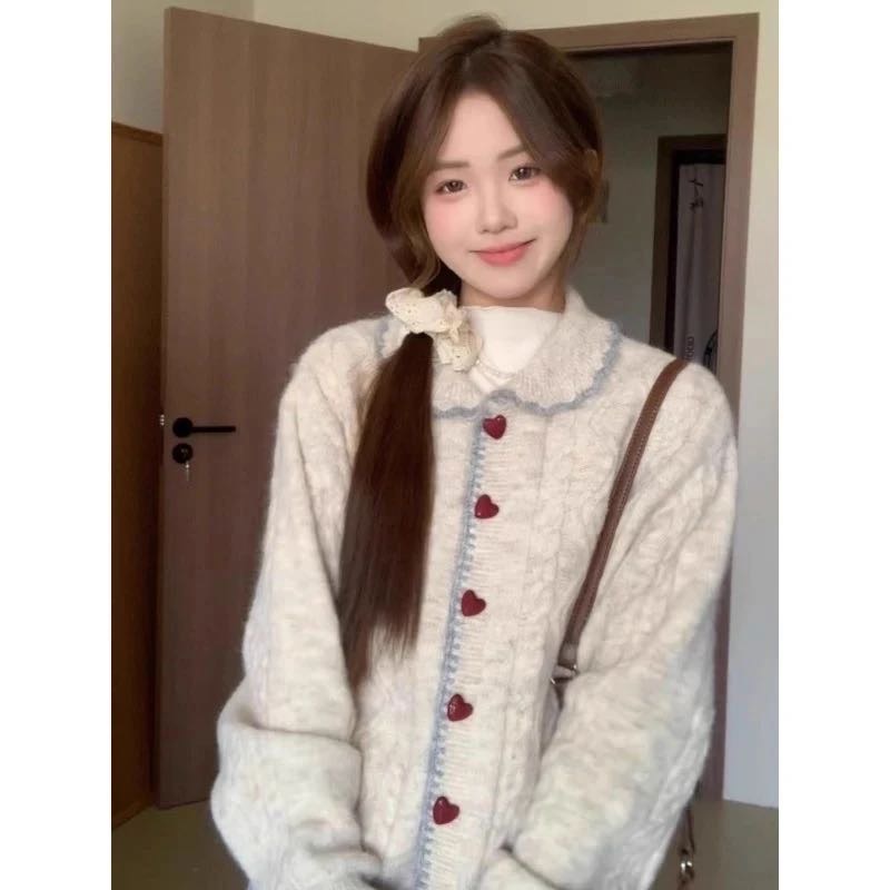 秋冬女新款温柔甜美菱格爱心扣麻花针织开衫慵懒风娃娃领毛衣外套
