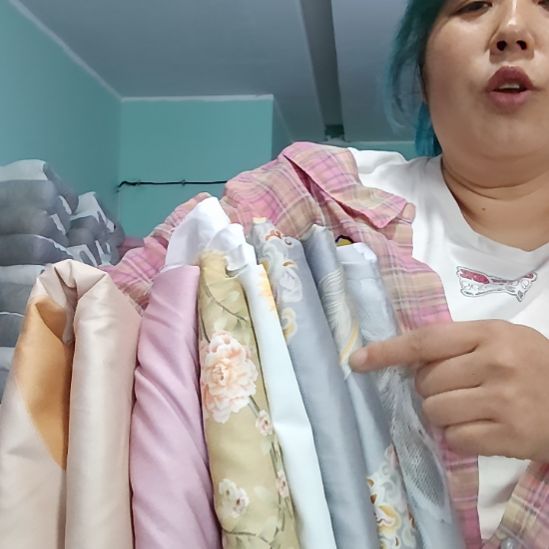 棉外部的颜色随机，尺寸2.8m，带点小针孔。