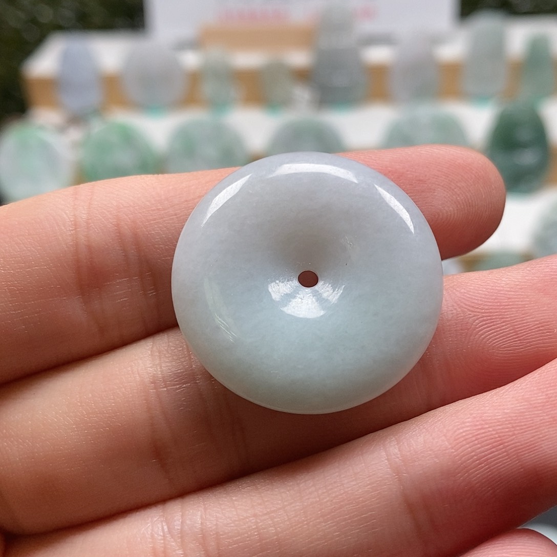 翡翠颈饰未镶嵌18平安扣