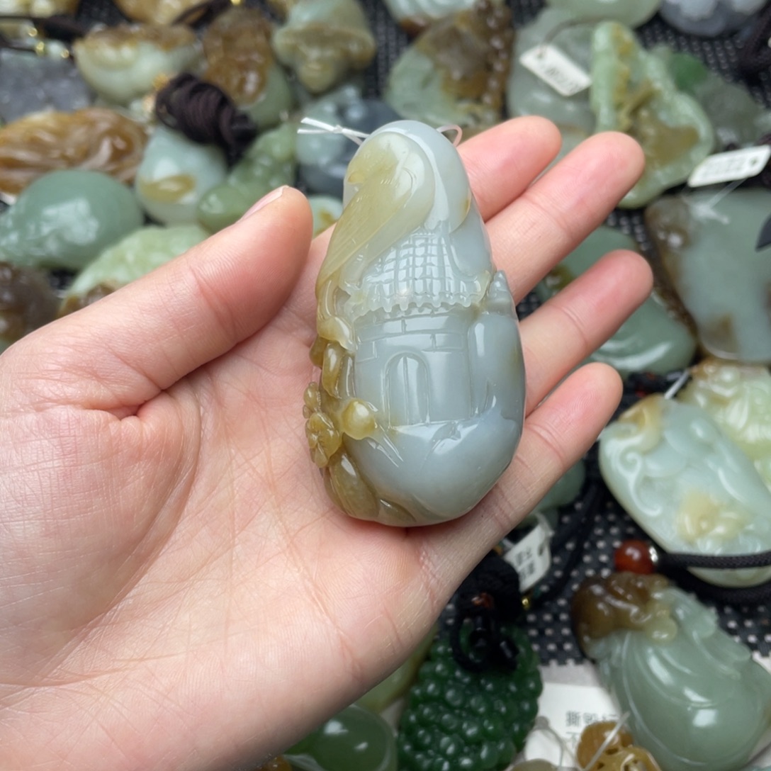 一***心和田玉未镶嵌颈饰