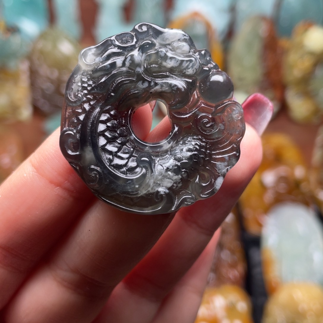 蛇纹石玉颈饰未镶嵌