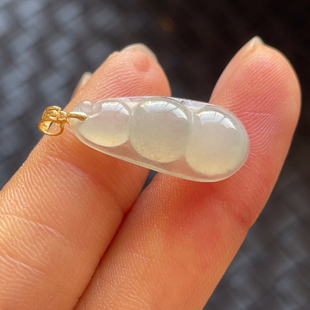 翡翠颈饰18K金镶嵌福豆