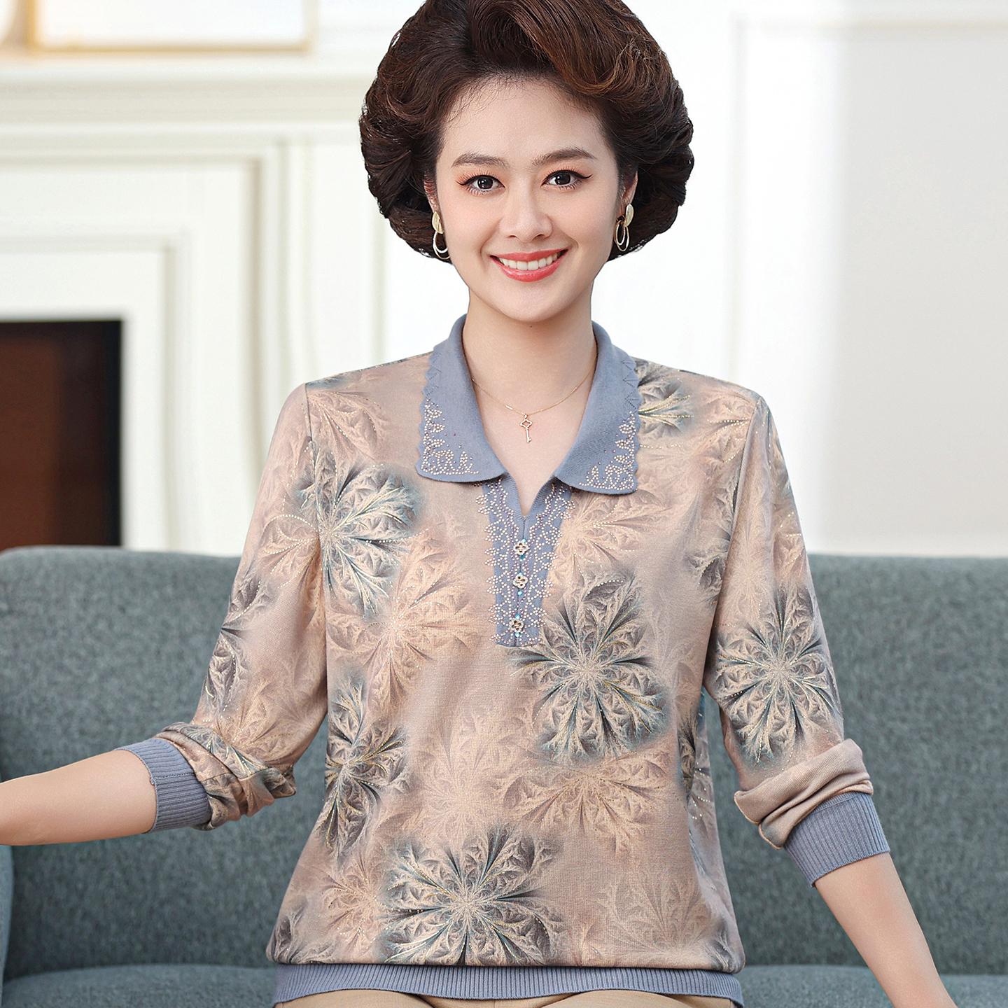 翻领中老年女气质长袖T恤妈妈春秋洋气上衣老年人大码小衫外穿女