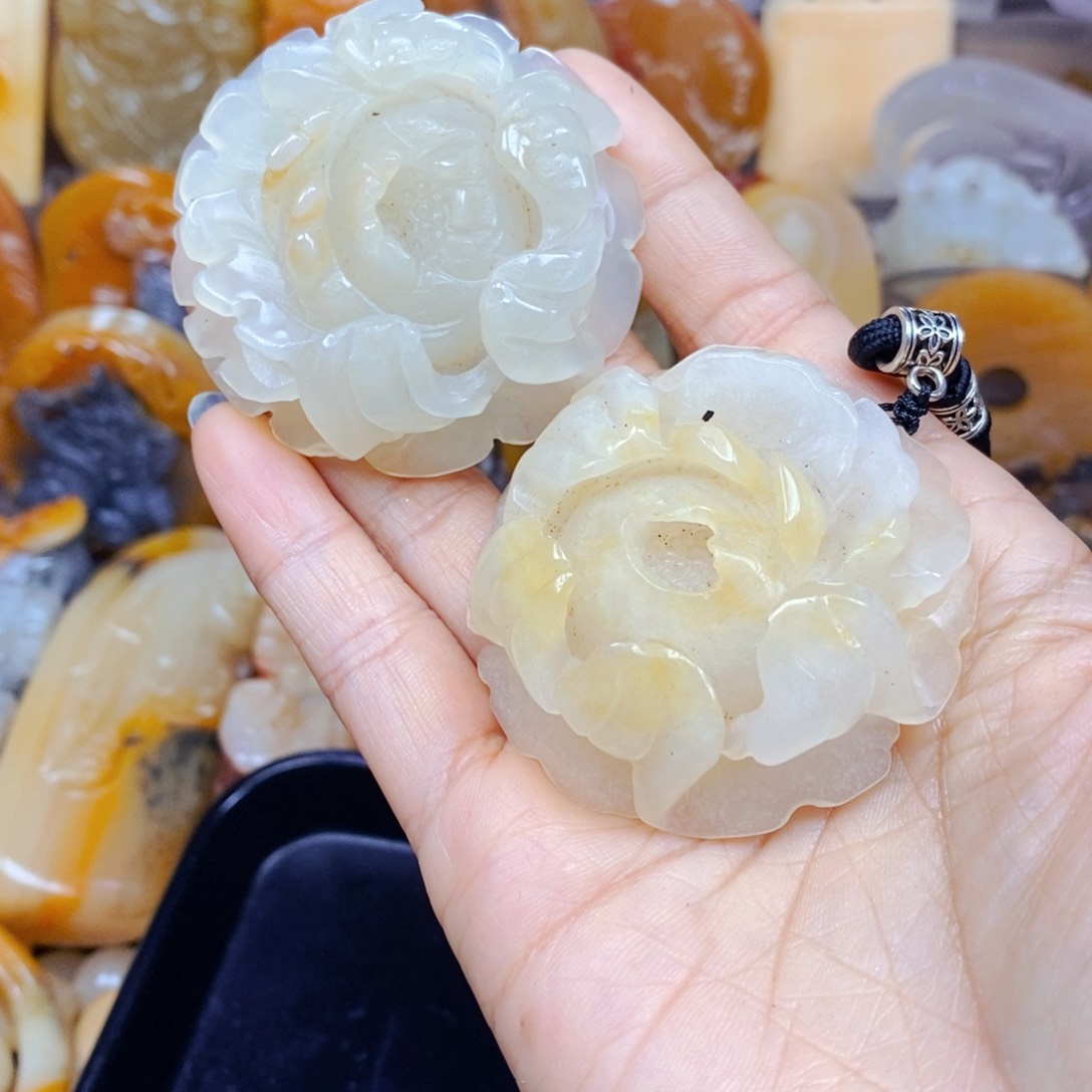 石英质玉未镶嵌颈饰